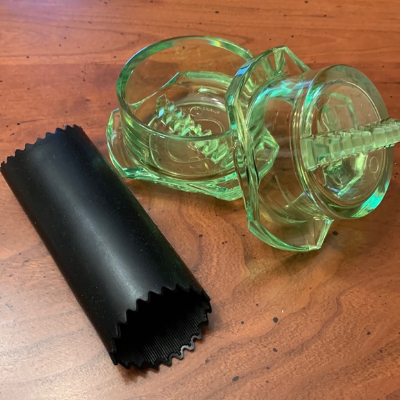 Garlic Press - Picture 1 of 5